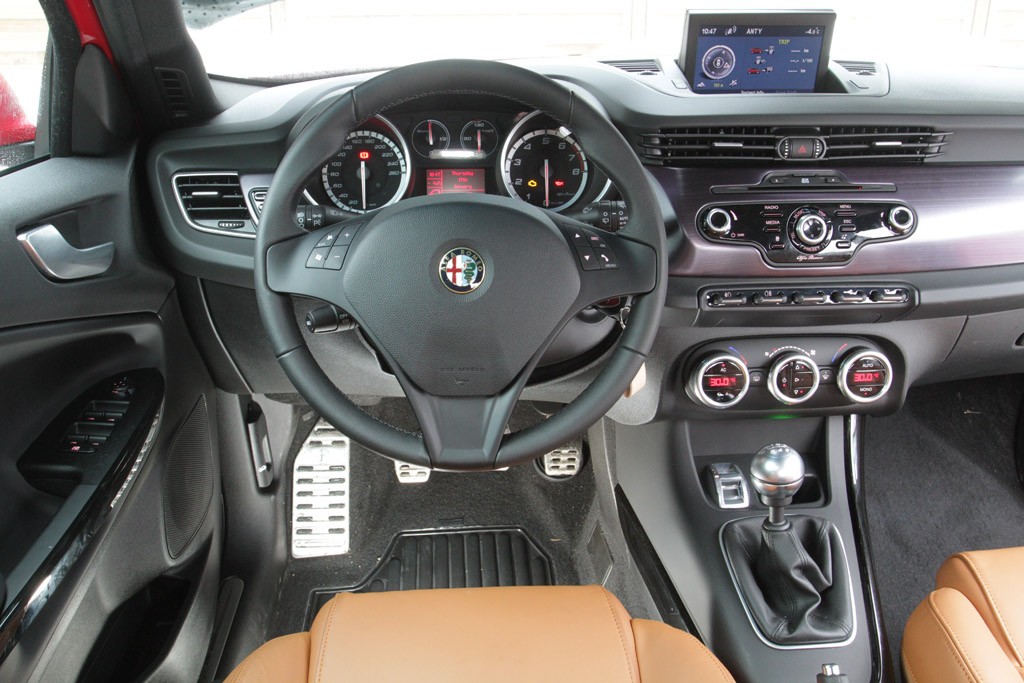 Alfa Romeo Giulietta z fabryczną instalacją LPG. Czy warto jeździć na gazie?