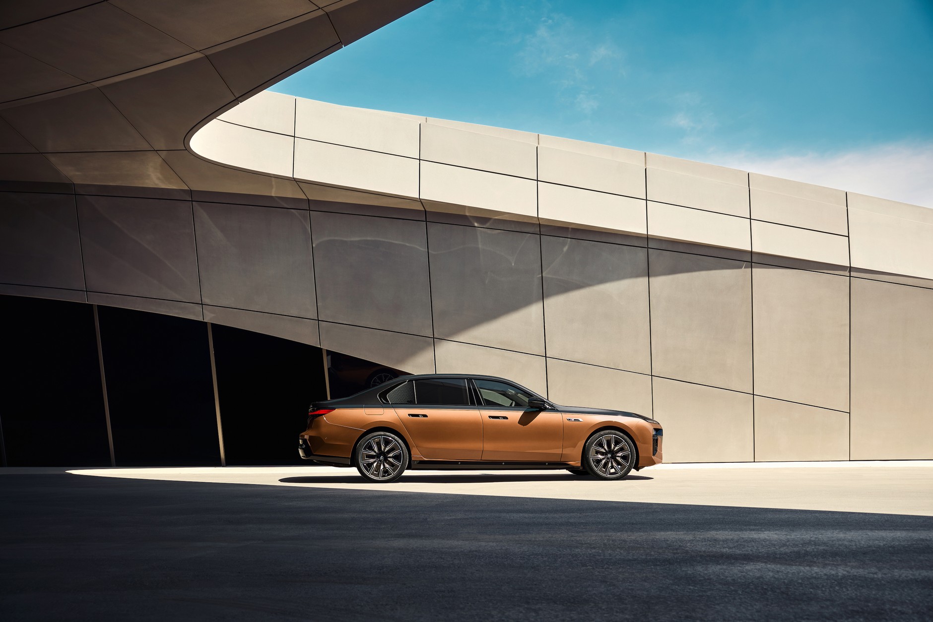 BMW i7 M70