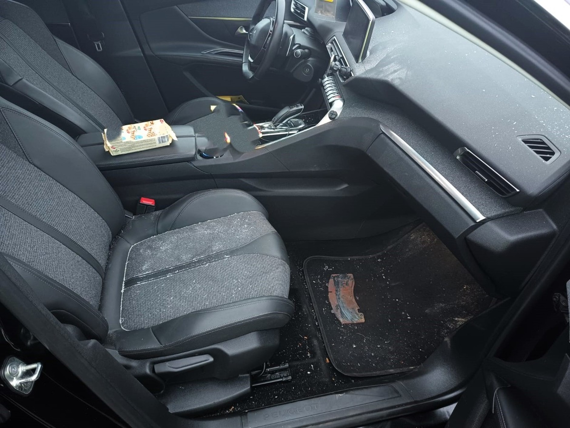 Z ciężarówki wypadł stalowy element