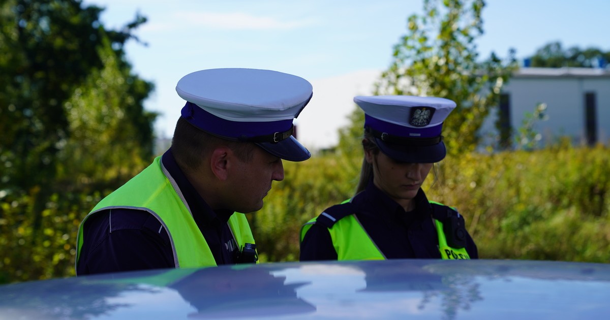 Styl jazdy kierowcy Twingo nie spodobał się policjantom. Mieli rację