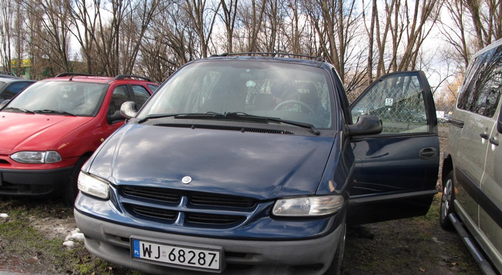 Auto z ogłoszenia: Chrysler Voyager - zardzewiały diesel czy benzyniak w dobrym stanie?