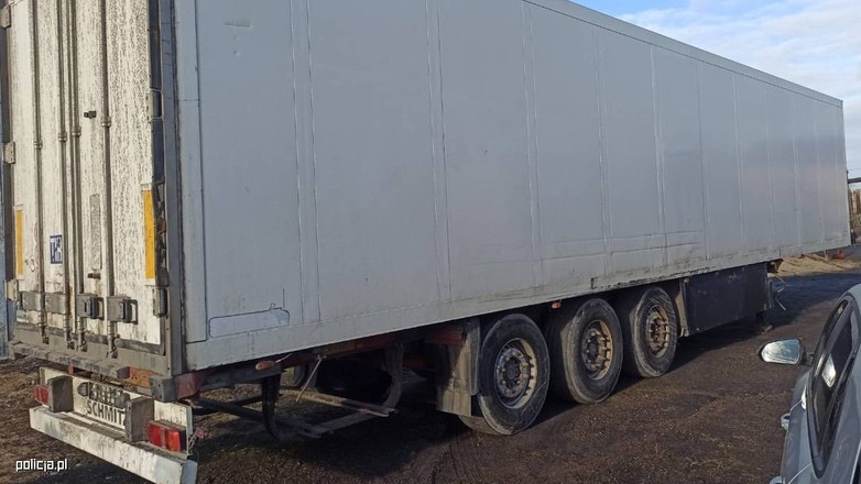 W ciągu jednej nocy mieszkaniec powiatu piaseczyńskiego ukradł dwie naczepy