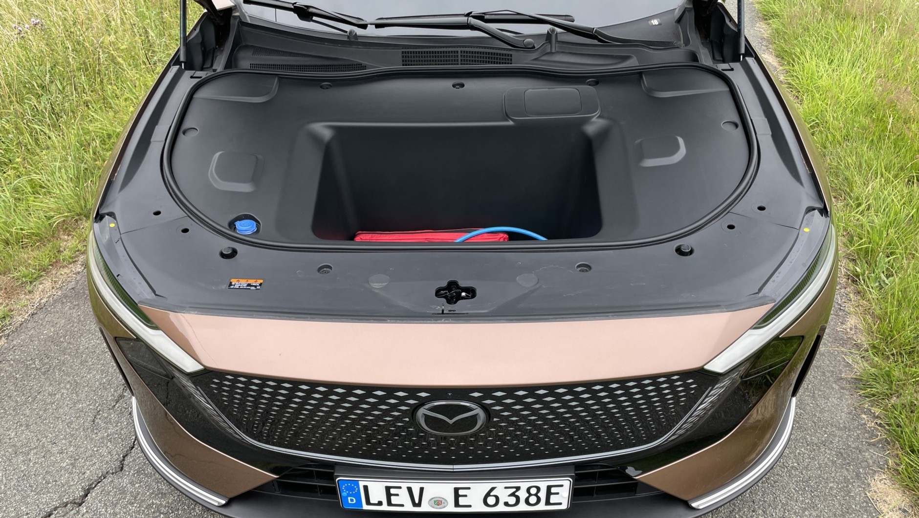 Zamiast silnika z przodu, Mazda 6e ma dodatkowy kufer