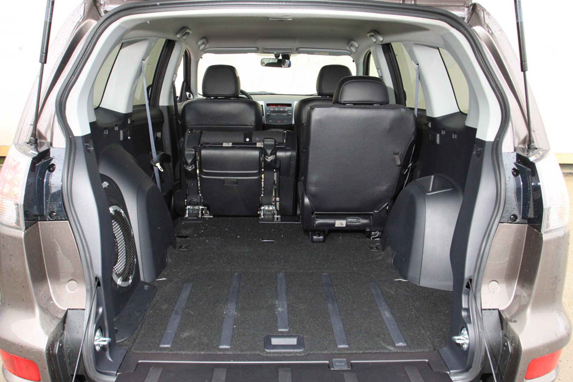 Mitsubishi Outlander CVT: czy to wersja dla mieszczuchów?