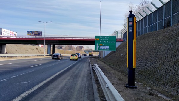 Fotoradar rekordzista stoi na "zakręcie mistrzów". Zarejestrował ponad 20,7 tys. wykroczeń