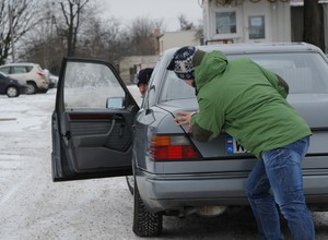 Jak odpalić auto na mrozie - skuteczne i bezpieczne uruchamianie samochodu zimą