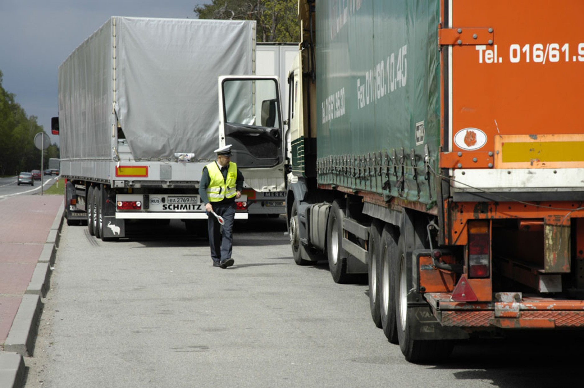 W pogoni za kasą - Zobacz,  dlaczego kierowcy ciężarowek łamią przepisy