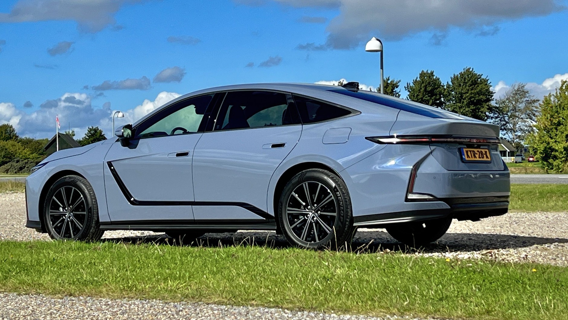 Lexus ES (8. generacja)