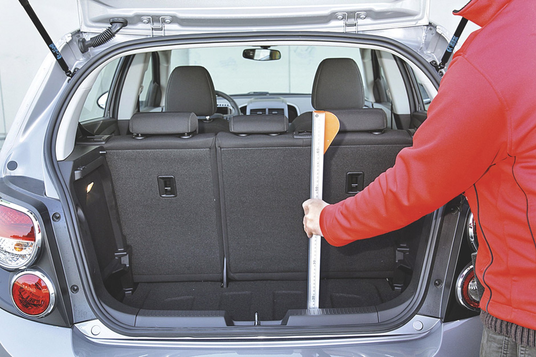 Peugeot 208 kontra Fiat Punto i Chevrolet Aveo: lew ruszył na łowy