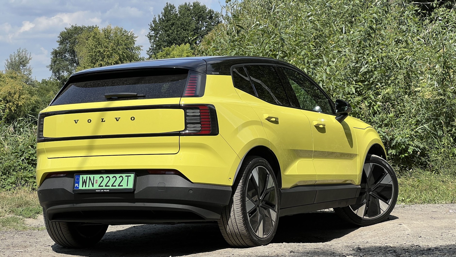 Volvo EX30 – ten nieduży SUV znalazł się na podium wśród najpopularniejszych w 2024 r. aut na prąd – zarejestrowano 1070 egzemplarzy