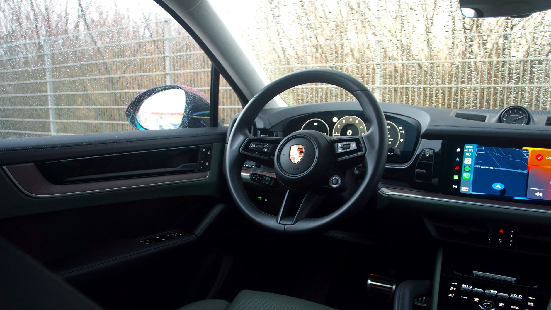 Prowadząc prawie 2,2-tonowe Porsche, ciężko uwierzyć w wagę z dowodu