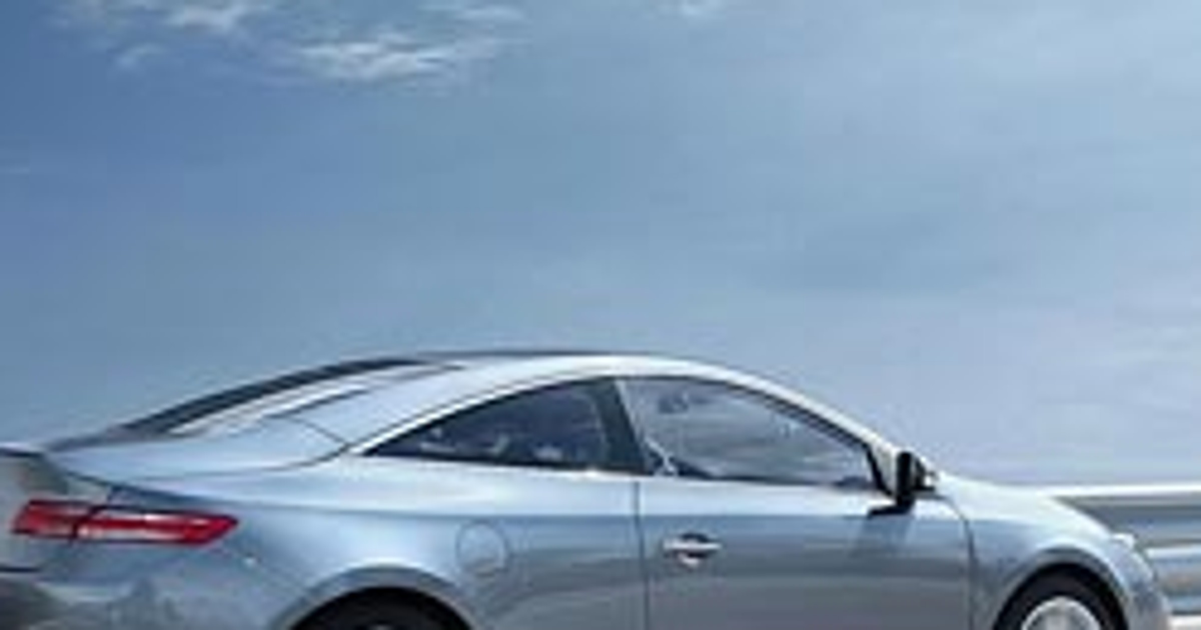 Seryjne coupé Renault Laguna odsłania swoje kształty