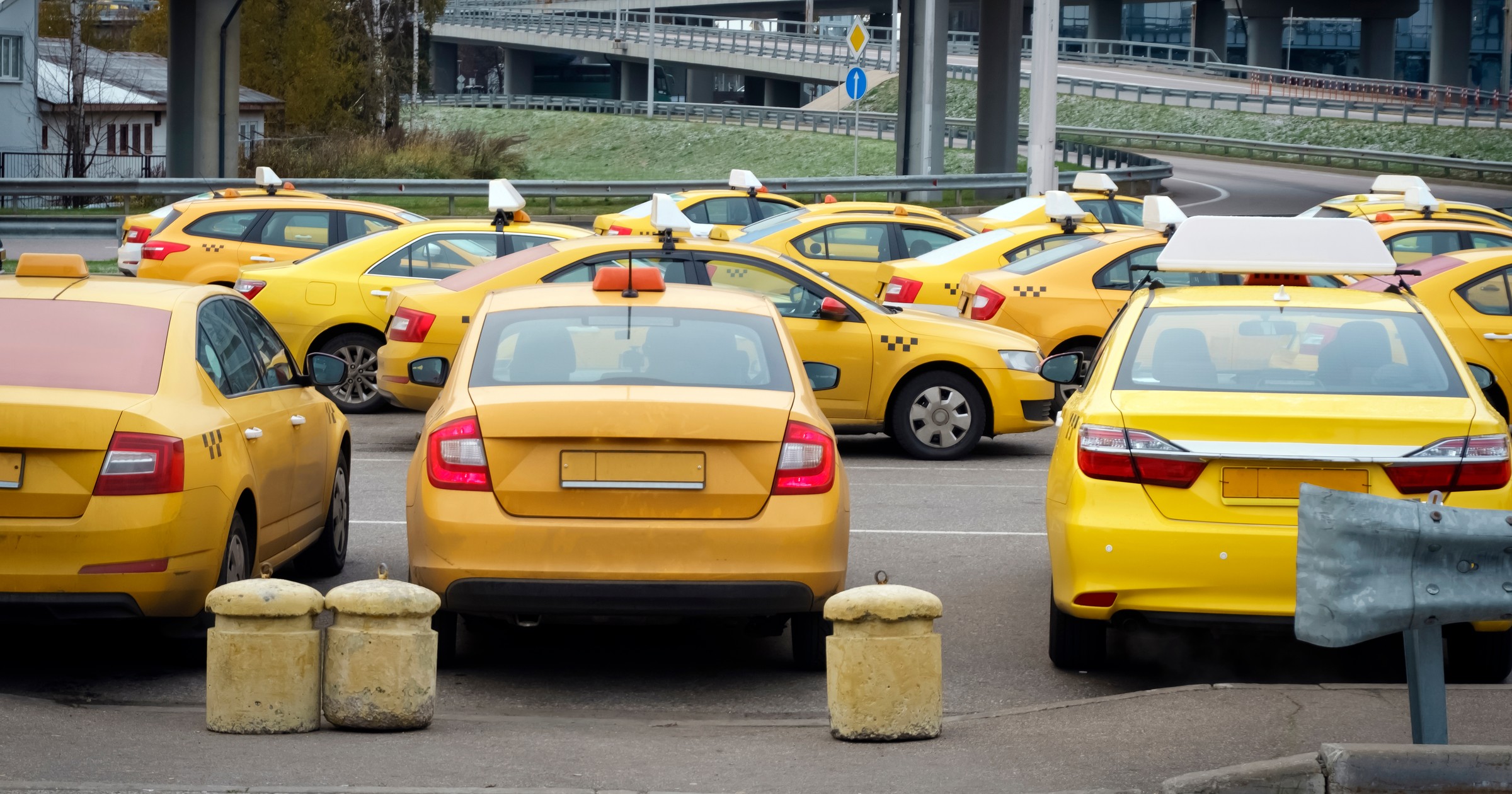 Taksówki Yandex Taxi w Moskwie - zdj. ilustracyjne