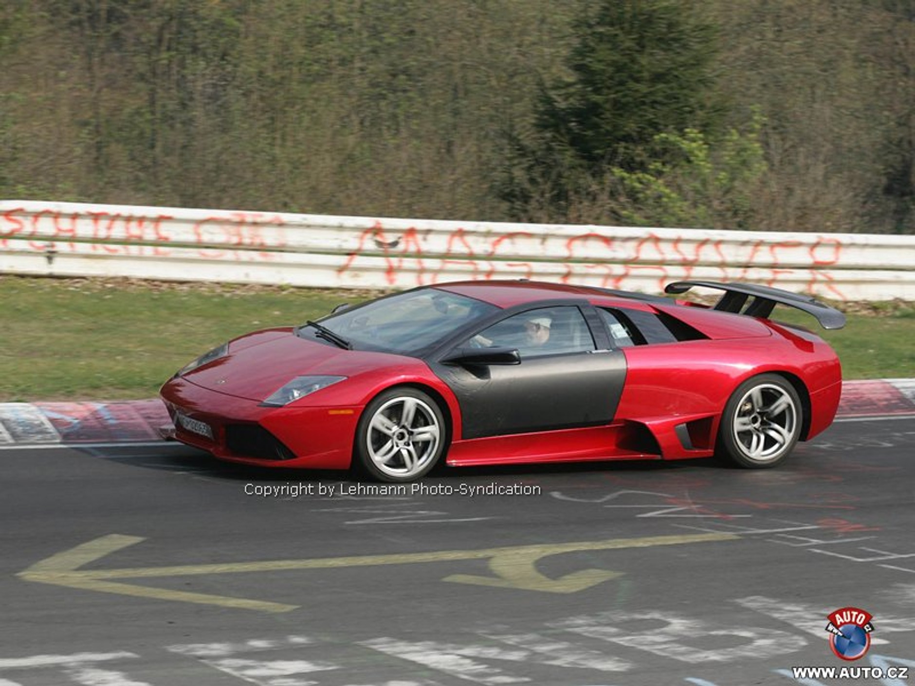 Zdjęcia szpiegowskie: duże Lambo bez zbędnych kilogramów