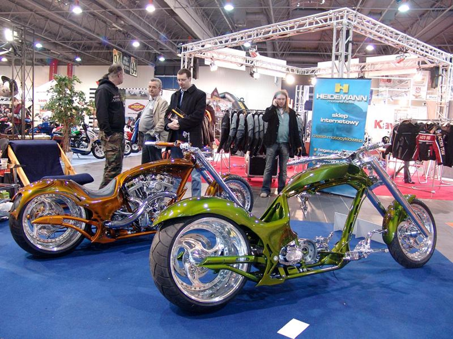 MOTOCYKL-EXPO 2007: cudowne maszyny i piękne dziewczyny (fotogaleria)