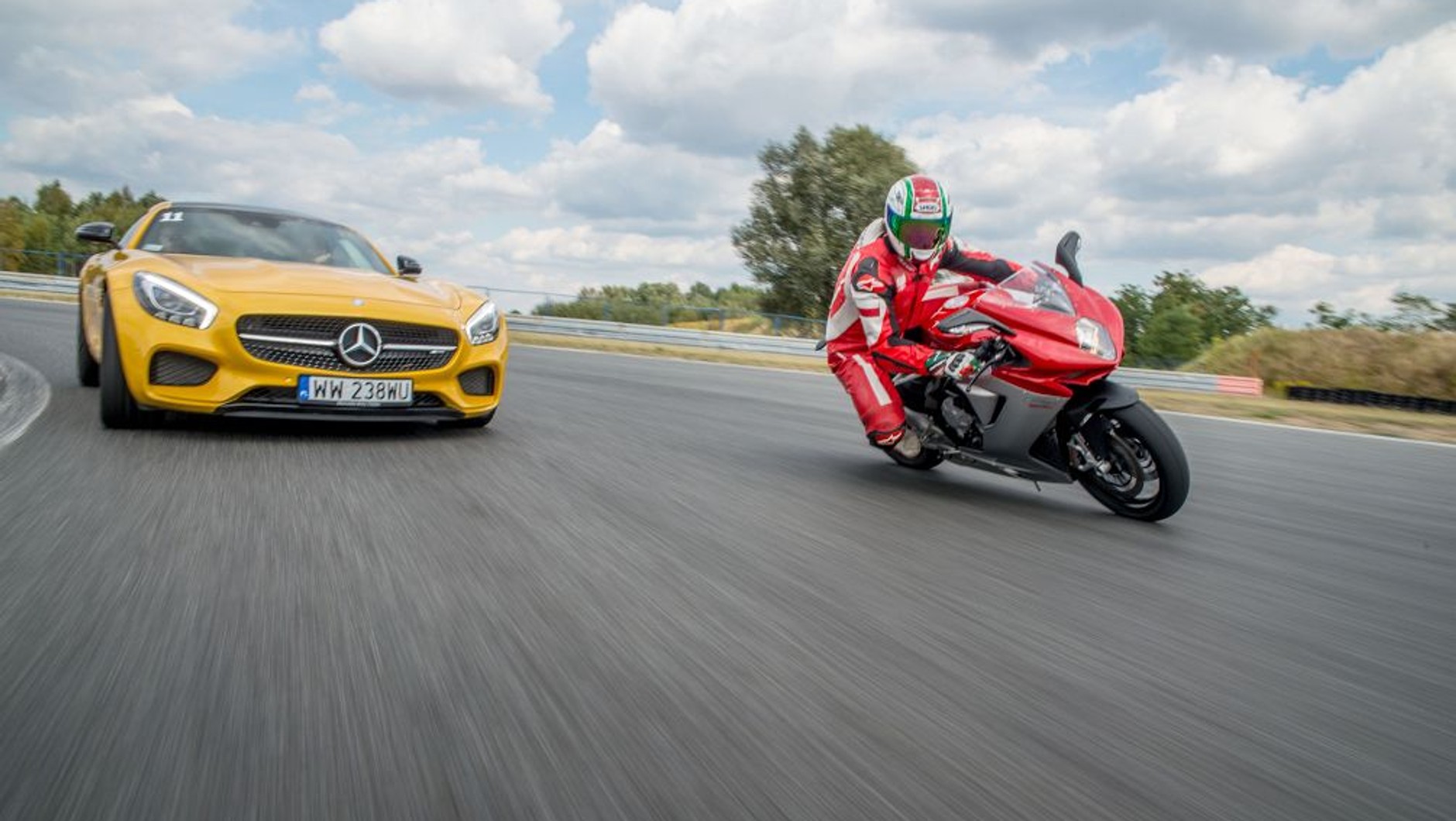 MV Agusta F3 800 vs Mercedes-Benz AMG GT S