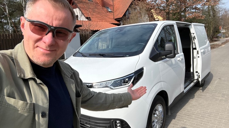 Oto Maxus e-Deliver 7, furgon o długości ponad 5,3 m. Jak jeździ? Wrażenń jest więcej niż za kierownicą osobówki