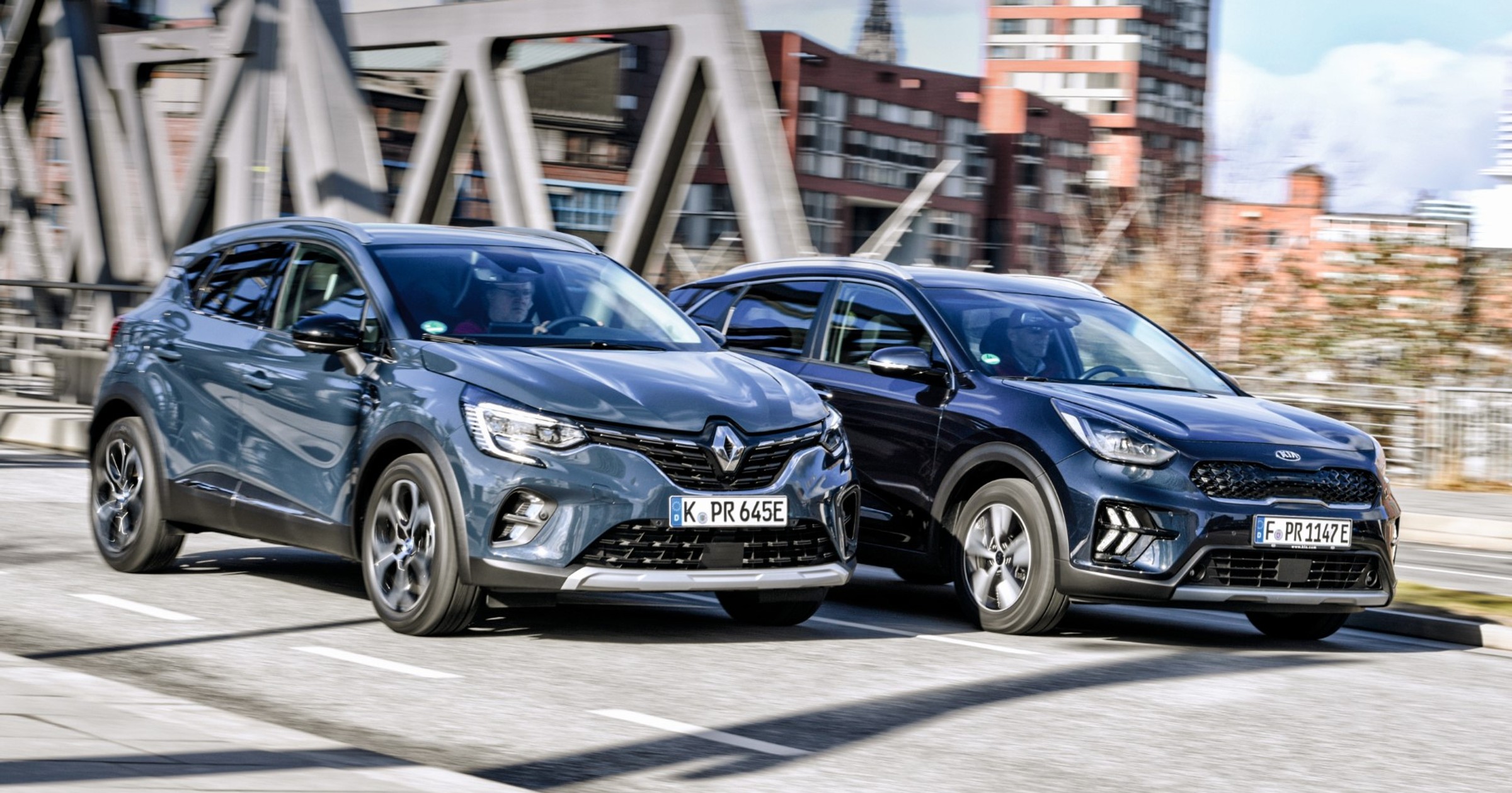 Dwie hybrydy ładowane z gniazdka: Kia Niro i Renault Captur