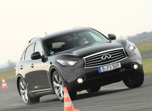 Test Infiniti FX50: 500 Nm wykonuje świetną robotę