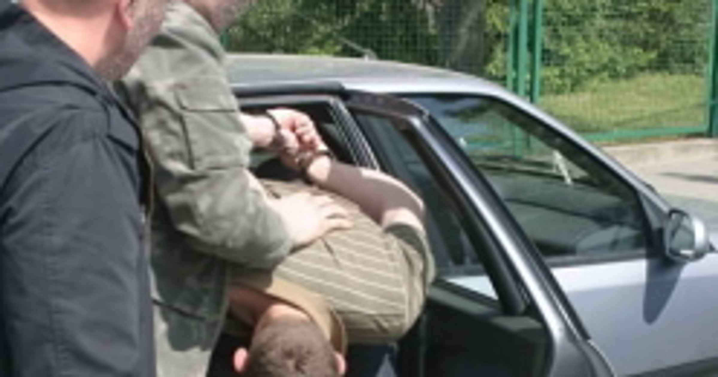 Policja: golas za kierownicą