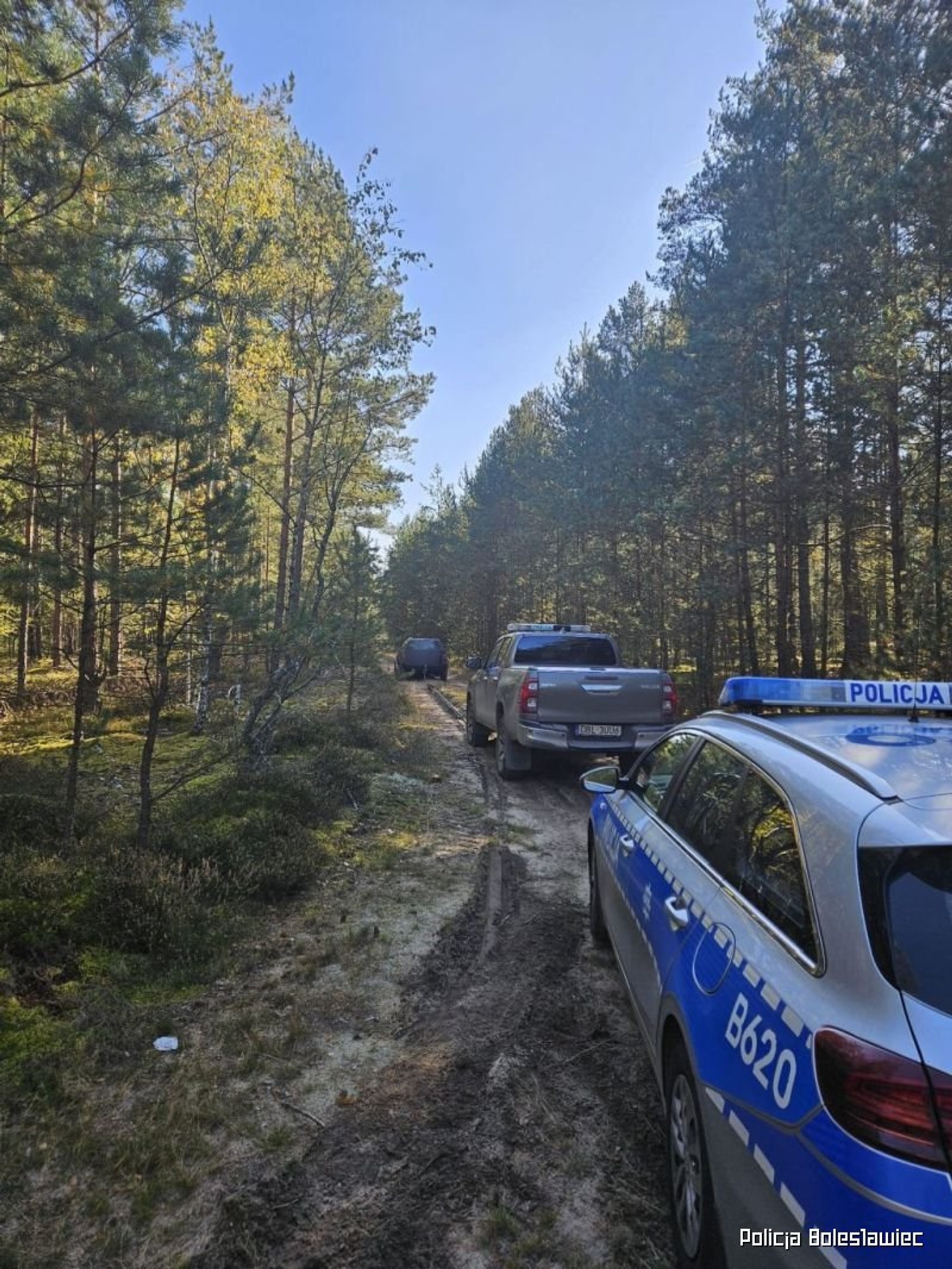 Kradł tory kolejowe. Wywoził je... Volkswagenem Passatem B5