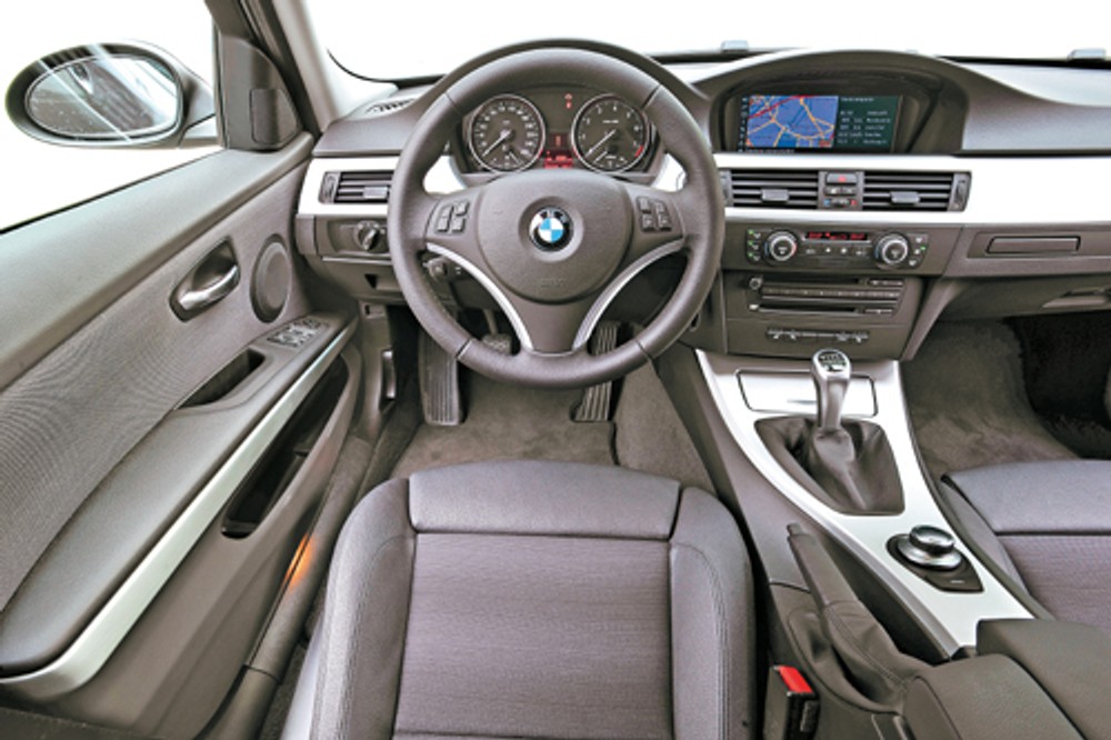 Audi A4 kontra BMW 3 i Mercedes C - Eleganckie i drogie, ale czy praktyczne?