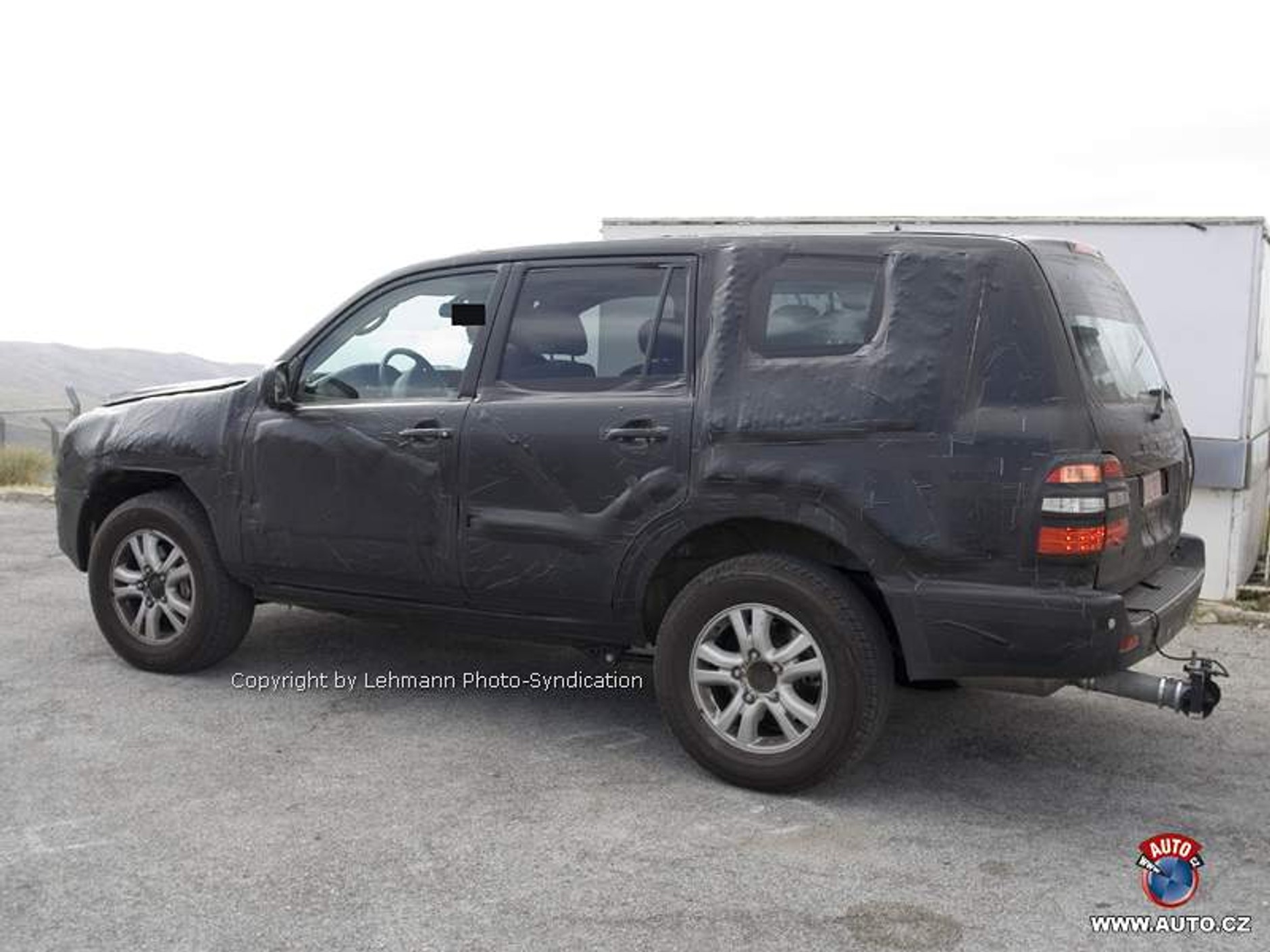 Zdjęcia szpiegowskie: nowa Toyota Land Cruiser/Lexus LX 470