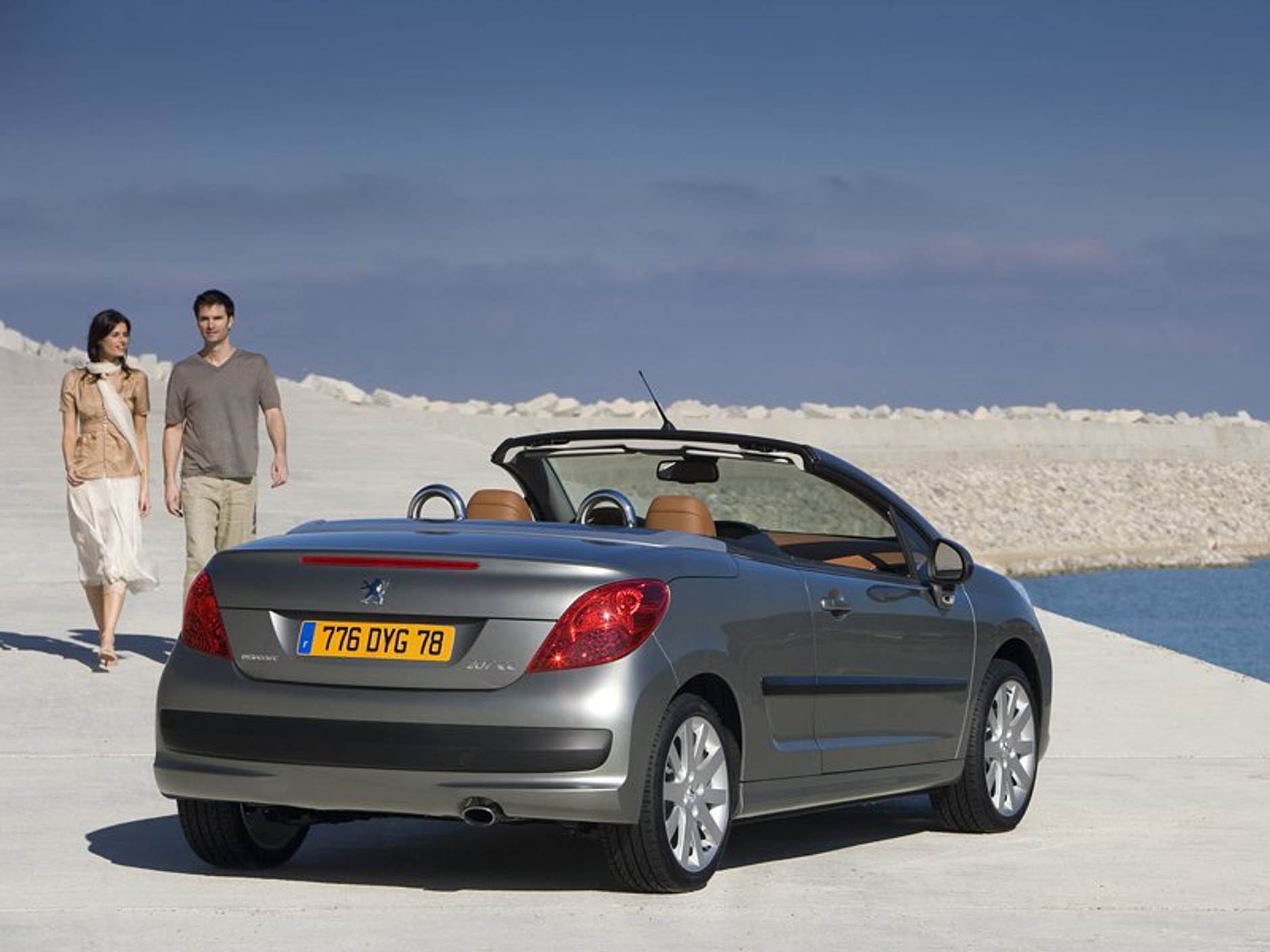 Peugeot w Genewie: niebo nad głowami w nowym 207 CC