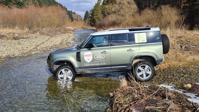 Land Rover Defender 110