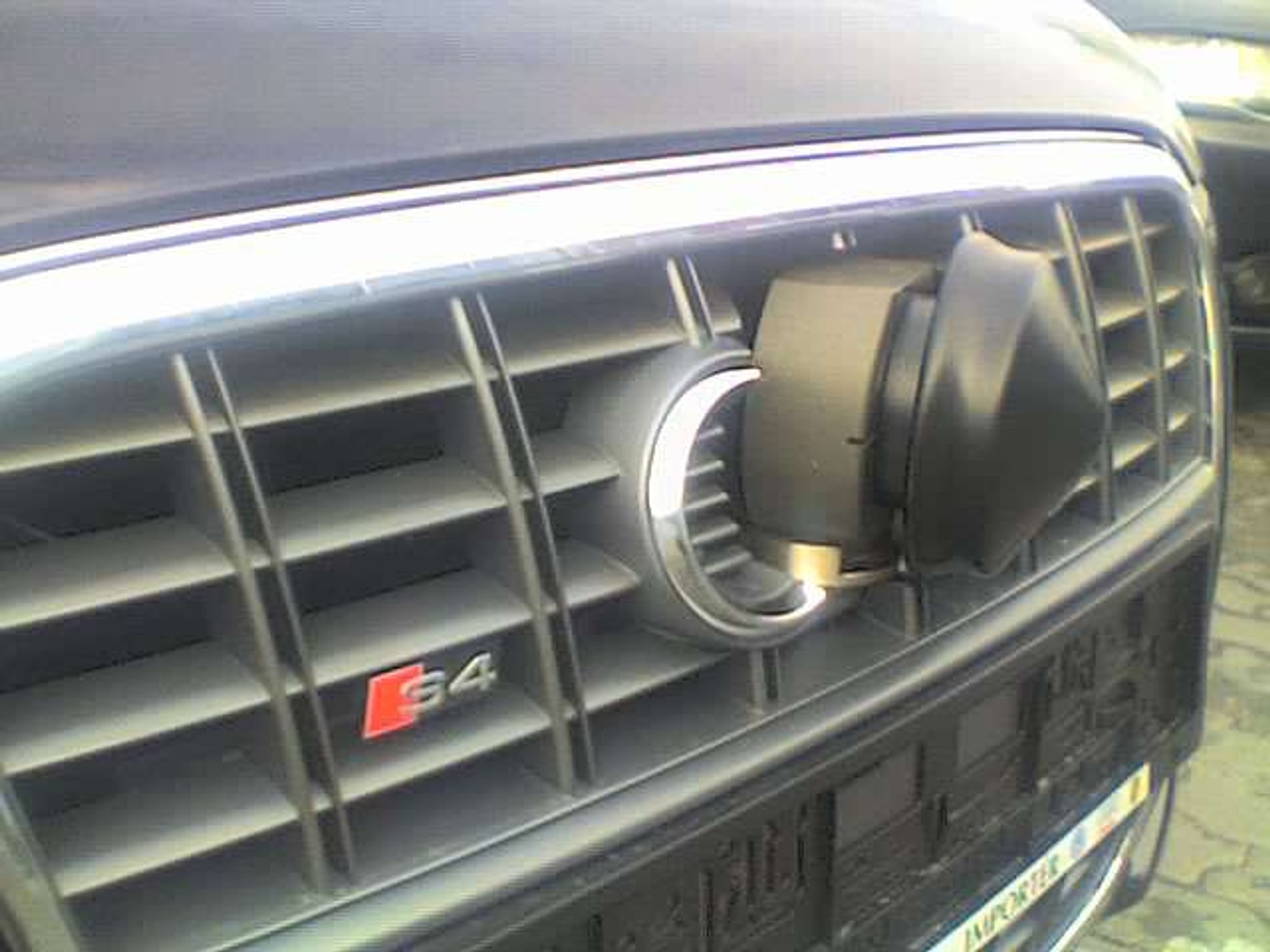 Audi S4 z radarem policyjnym