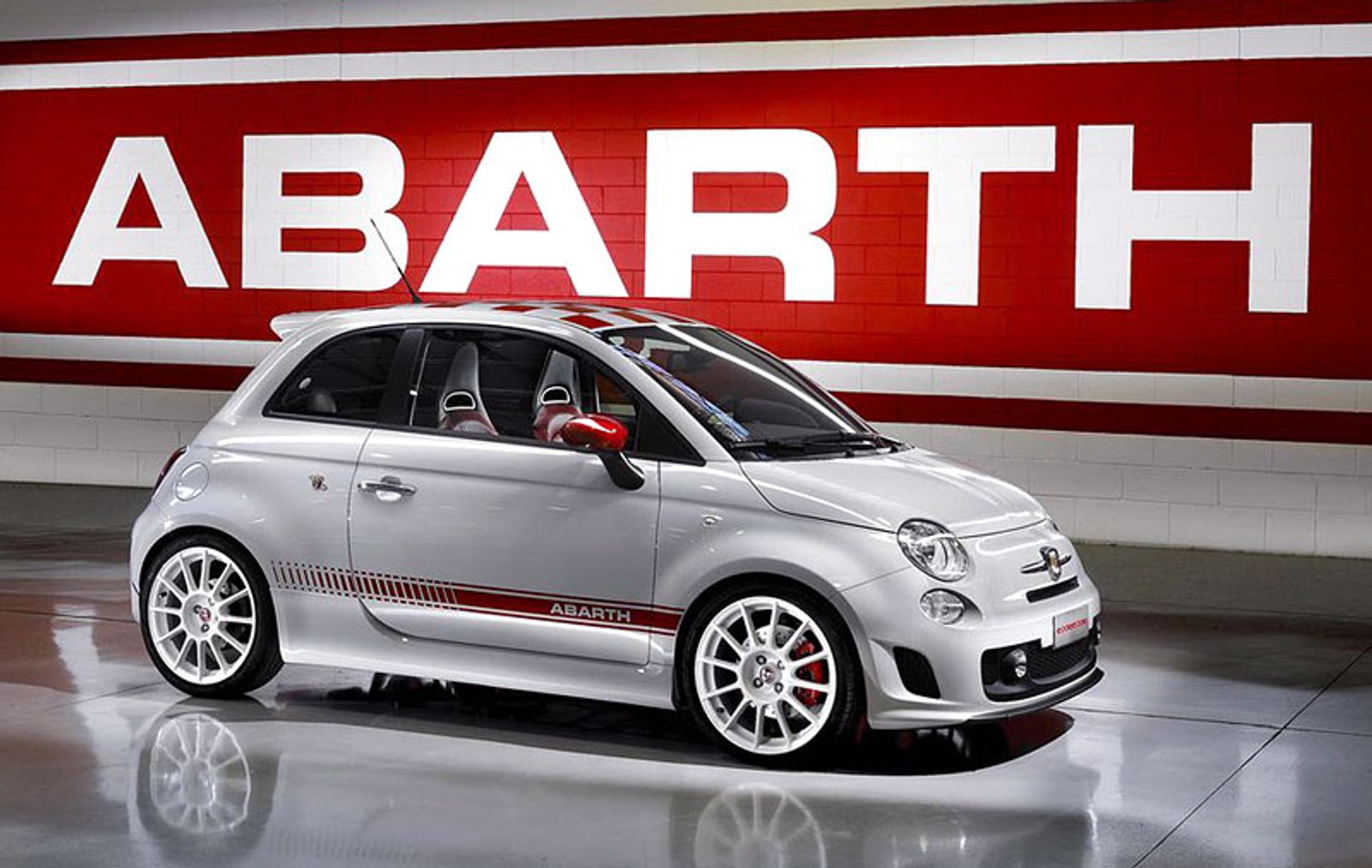 Paryż 2008: Fiat 500 Abarth Esseesse – jeszcze ostrzejsza biedronka
