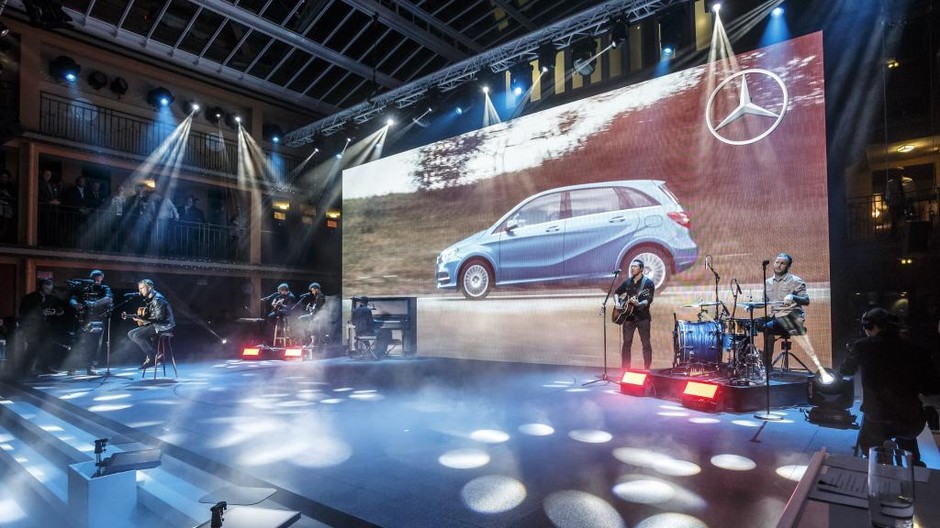 Mercedesy na salonie w Paryżu