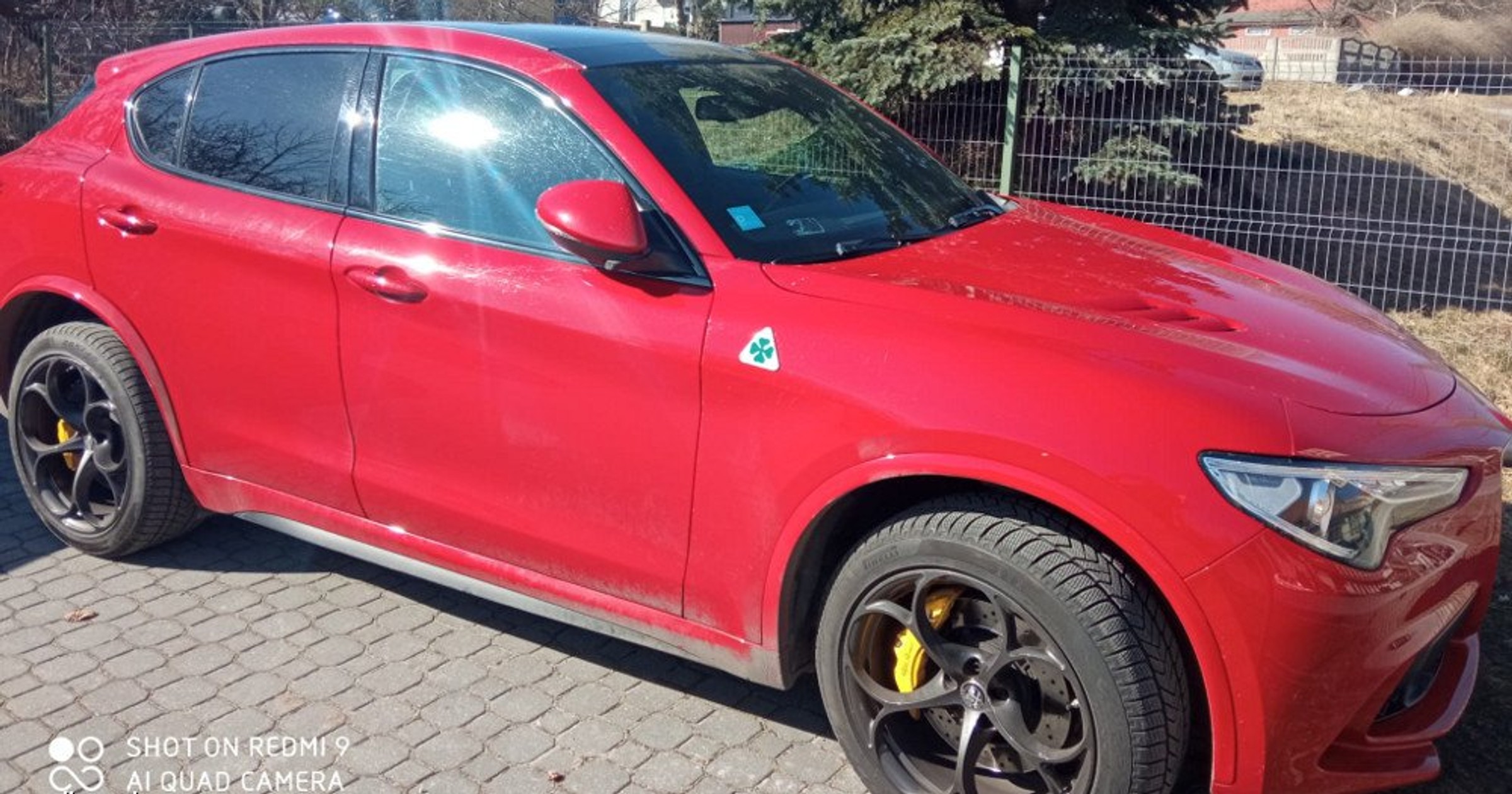 Warszawa. Ukradli samochód za 290 tys. zł i uciekli nim do Kielc. Tam spotkała ich niespodzianka