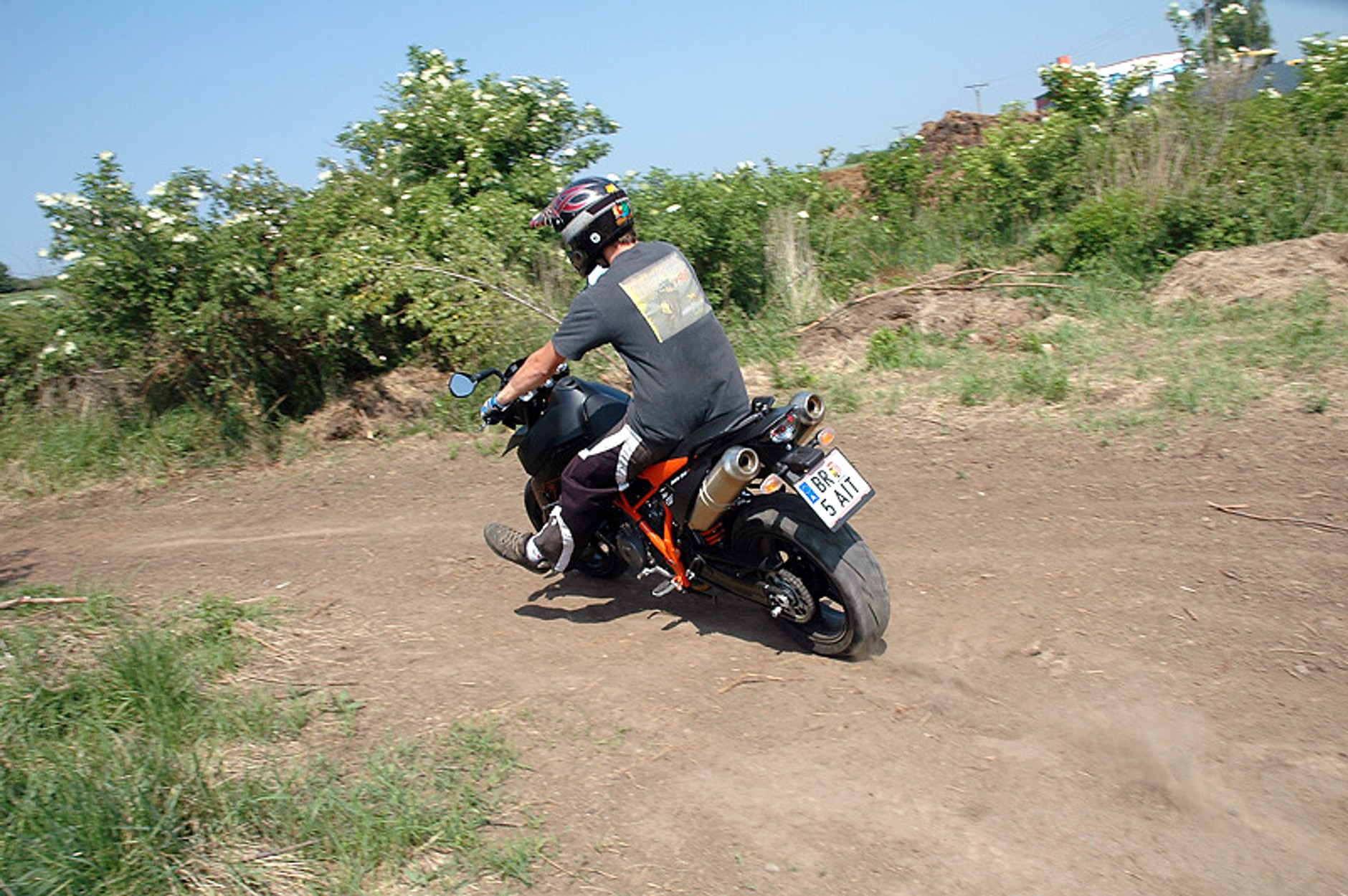 KTM 950 Supermoto R: duży dzikus (test)