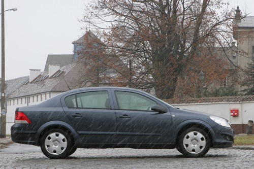 Opel Astra 1.3 CDTi Enjoy - Sedan z dużymi ambicjami