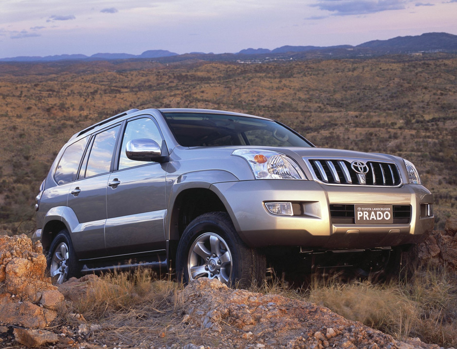 Czy Toyota Land Cruiser 120 ma same zalety?