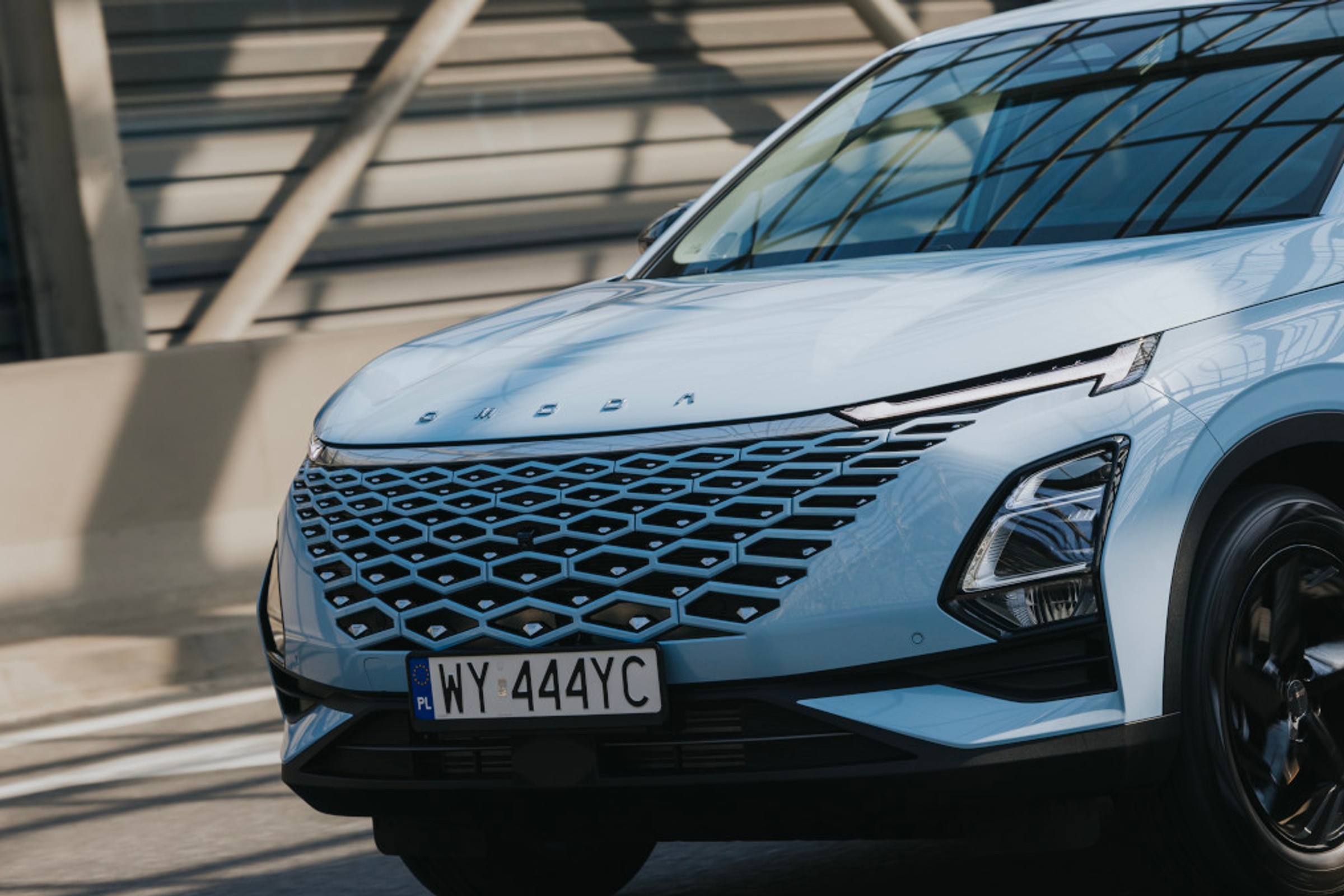 Omoda 5 Hybrid przyjedzie do Polski już we wrześniu. Silnik 1.5 i do 1000 km zasięgu