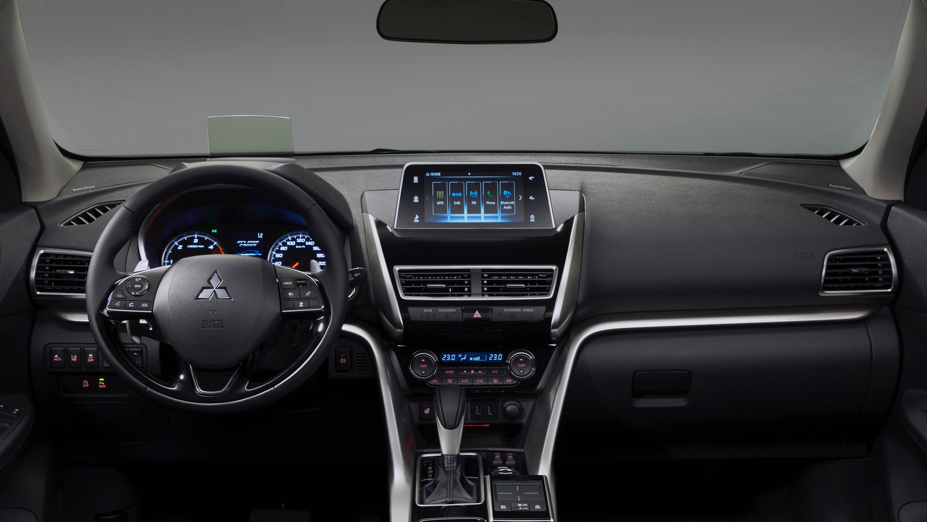 Duży ekran dotykowy dostępny jest razem z radiem multimedialnym dostosowanym do Android Auto oraz CarPlay. Mitsubishi Eclipse Cross
