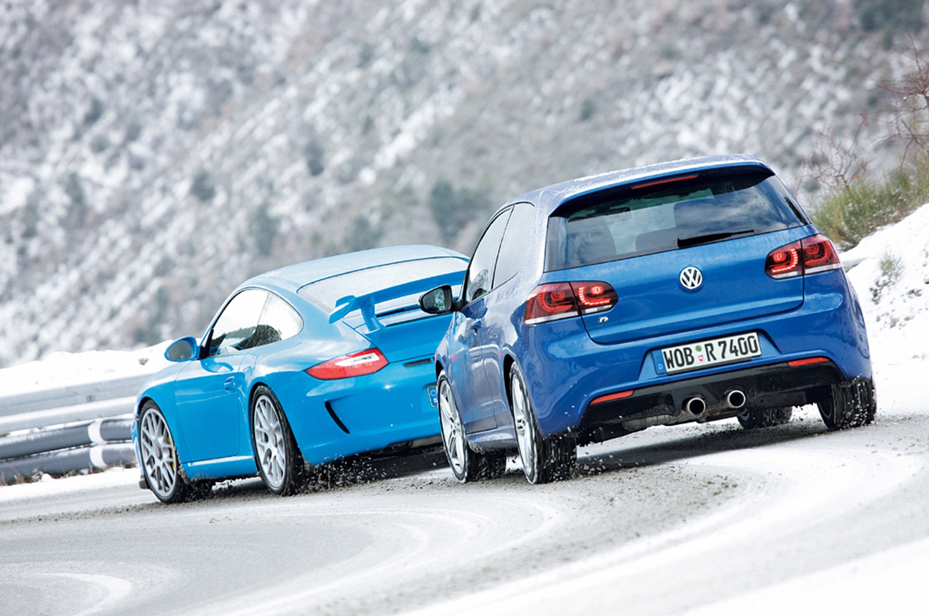 Gorący taniec na lodzie - Porsche 911 GT3 kontra VW Golf R