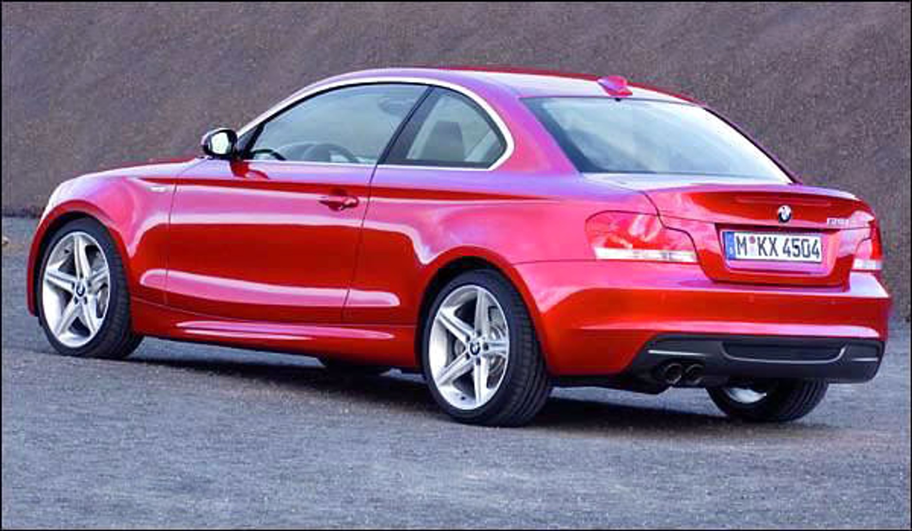 Nowe coupé BMW seria 1 - pierwsi zobaczyli Brytyjczycy (nowe fotografie)