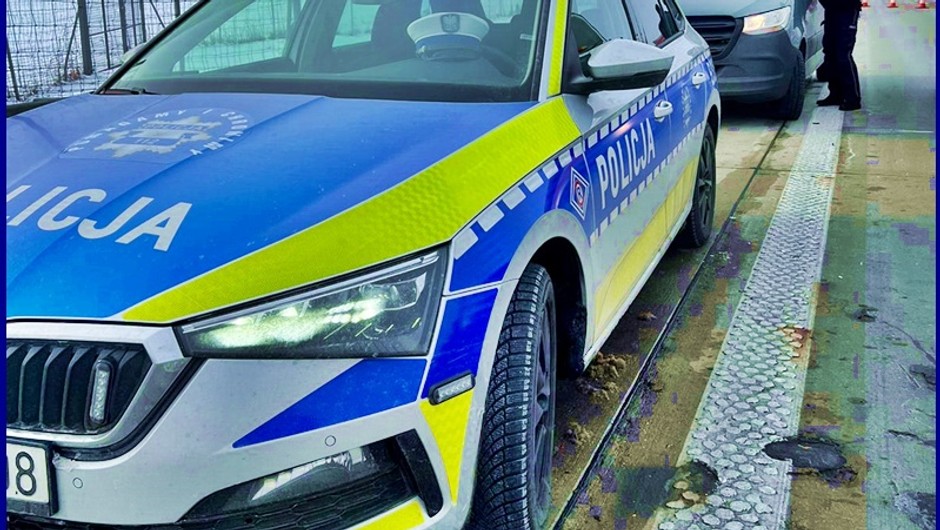 Kierowca mercedesa wykorzystał korytarz życia do ominięcia korka