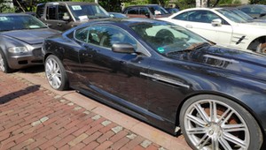 Aston Martin zlicytowany, Ferrari i Maserati po raz trzeci na sprzedaż - skarbówka nie rezygnuje
