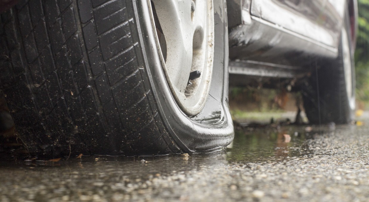 Aktywiści wzięli na celownik SUV-y. Spuszczają im powietrze z kół
