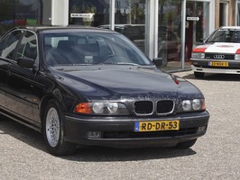 Kupiliśmy awaryjne BMW za jeden euro. Przebieg? Milion km. Rozkręciliśmy silnik i przecieraliśmy oczy