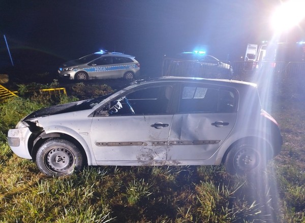 Dachował na łuku drogi. Trafi przed sąd