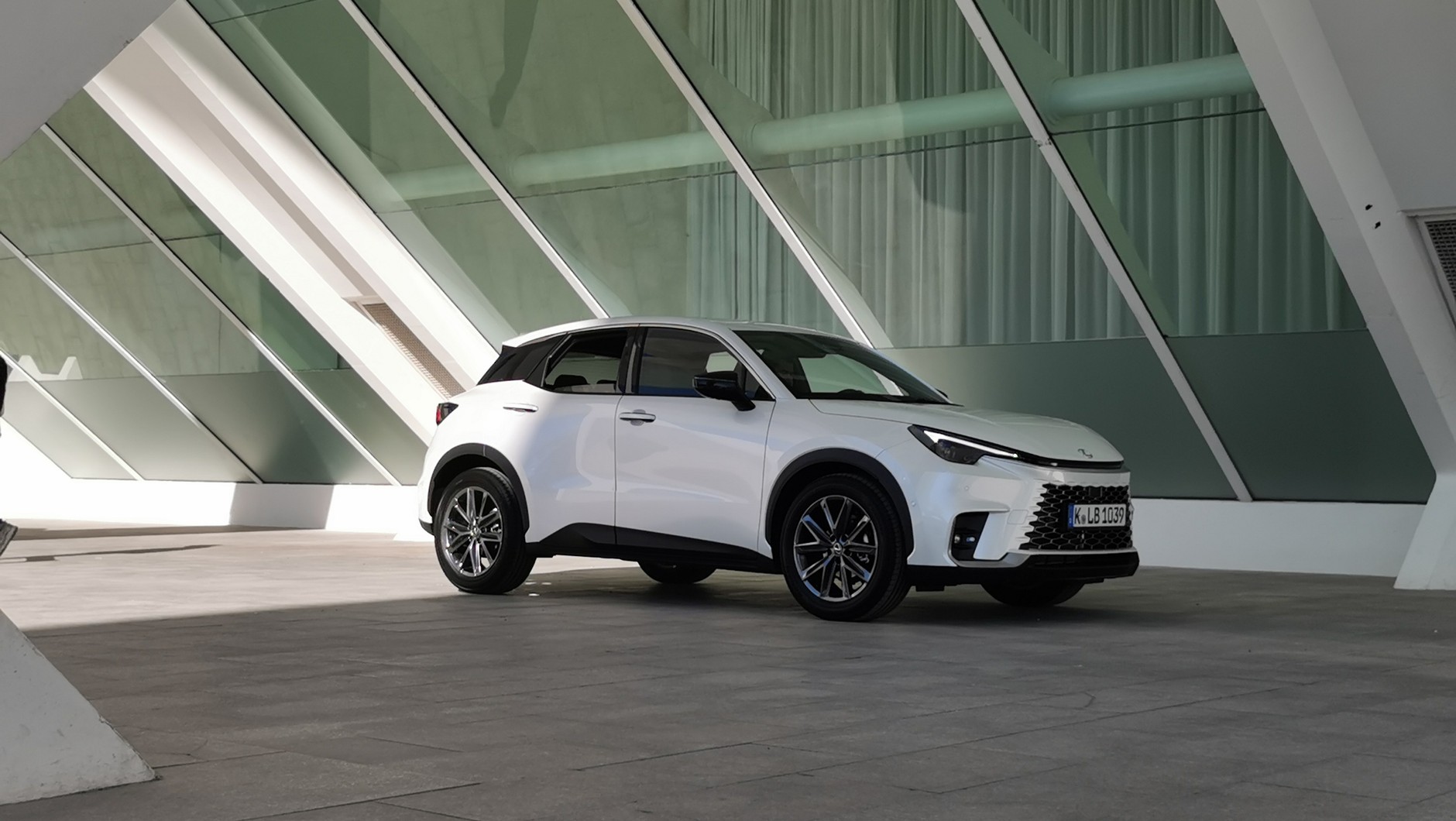 Lexus LBX 2023 – pierwsze jazdy