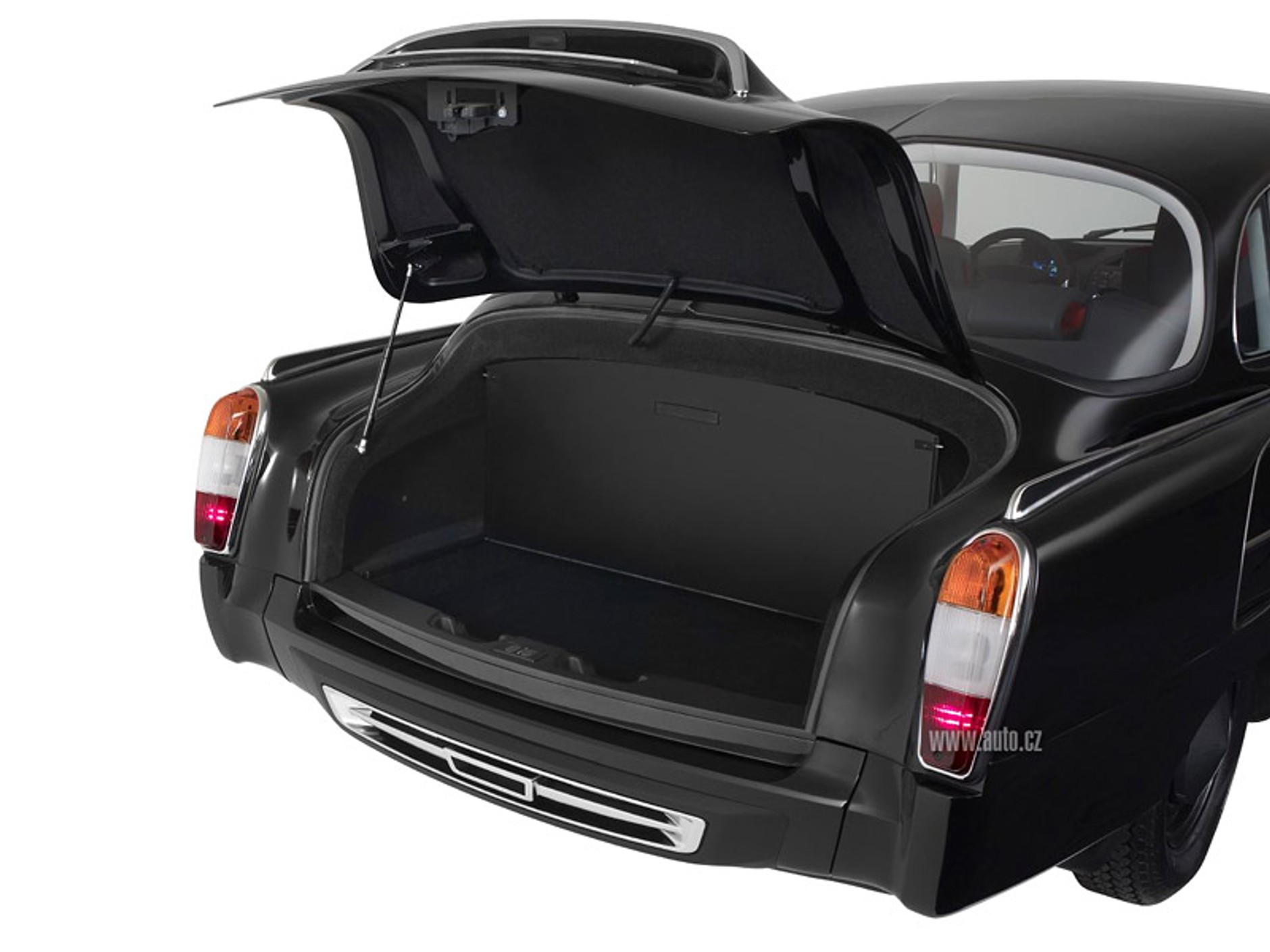 LA Auto Show 2007: Tatra 603 – czeska legenda w podaniu firmy Faurecia