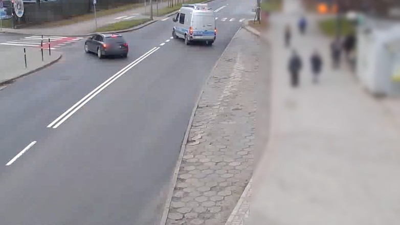 Policjanci przez ok. 20 km eskortowali samochód, którym rodzice wieźli do szpitala dziecko wymagające natychmiastowej pomocy
