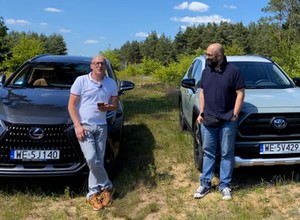 Lexus NX 450h kontra Toyota RAV-4 - czy warto dopłacić kilkadziesiąt tysięcy do marki premium?