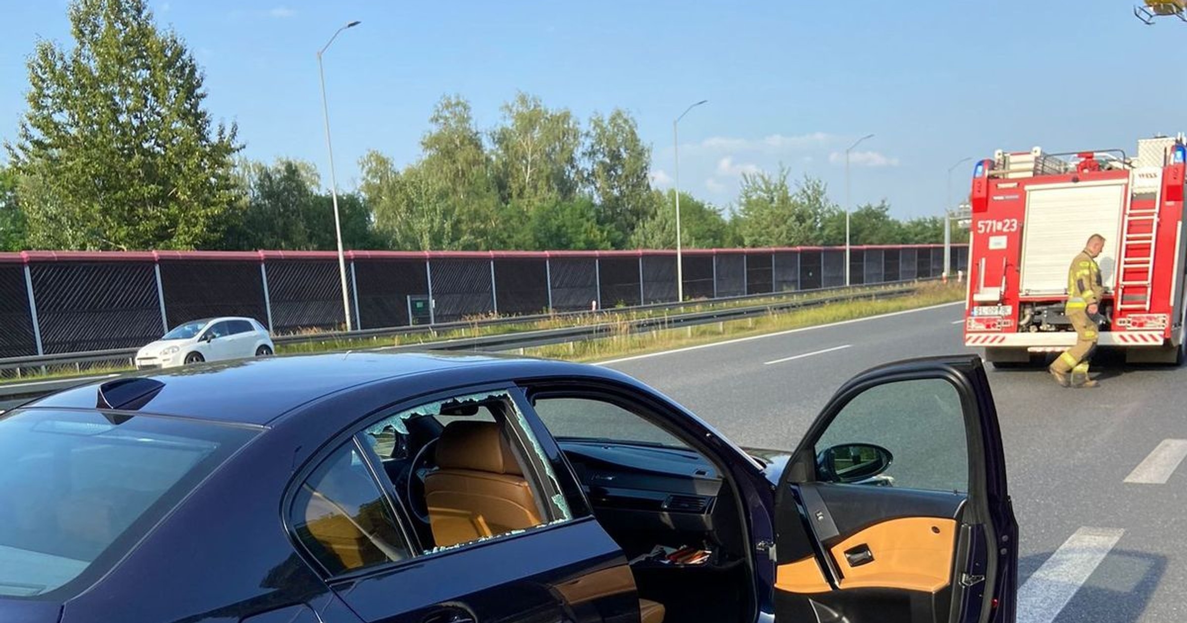 Kierujący tym samochodem zasłabł podczas jazdy autostradą